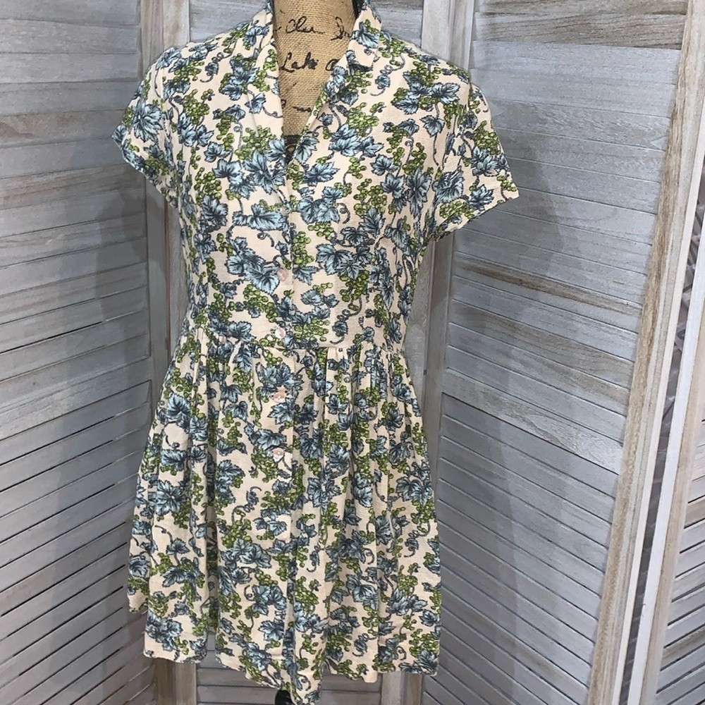 EUC Top Shop Kate Moss women’s retro style button down floral dress.